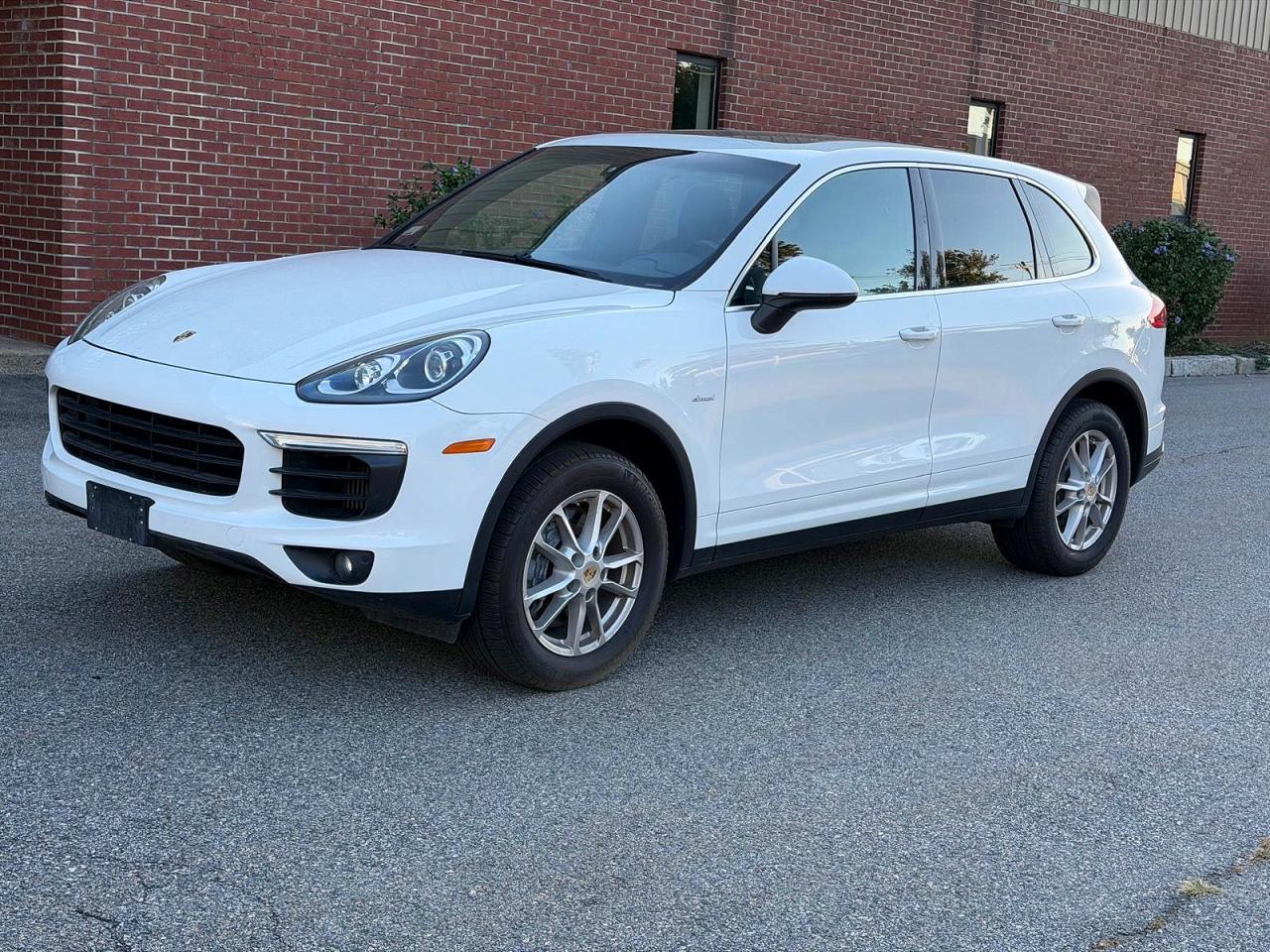 2015 Porsche Cayenne - Image 2