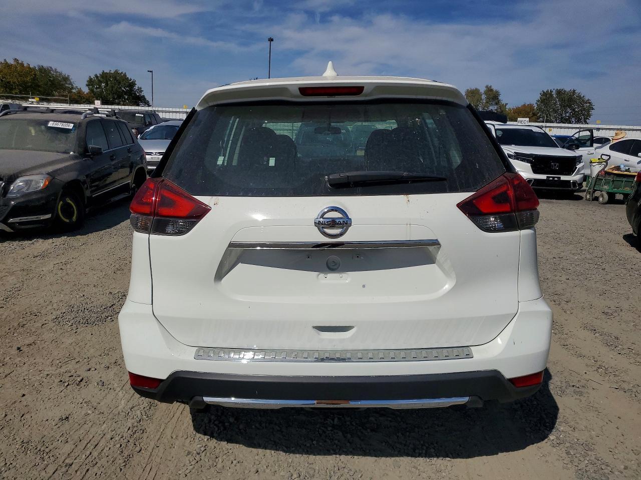 2018 Nissan Rogue S - Image 6