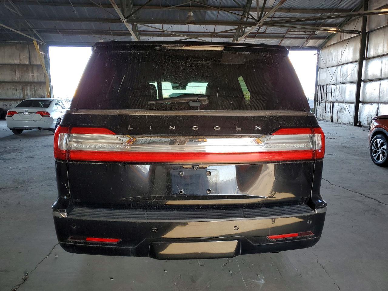 2018 Lincoln Navigator Select - Image 6