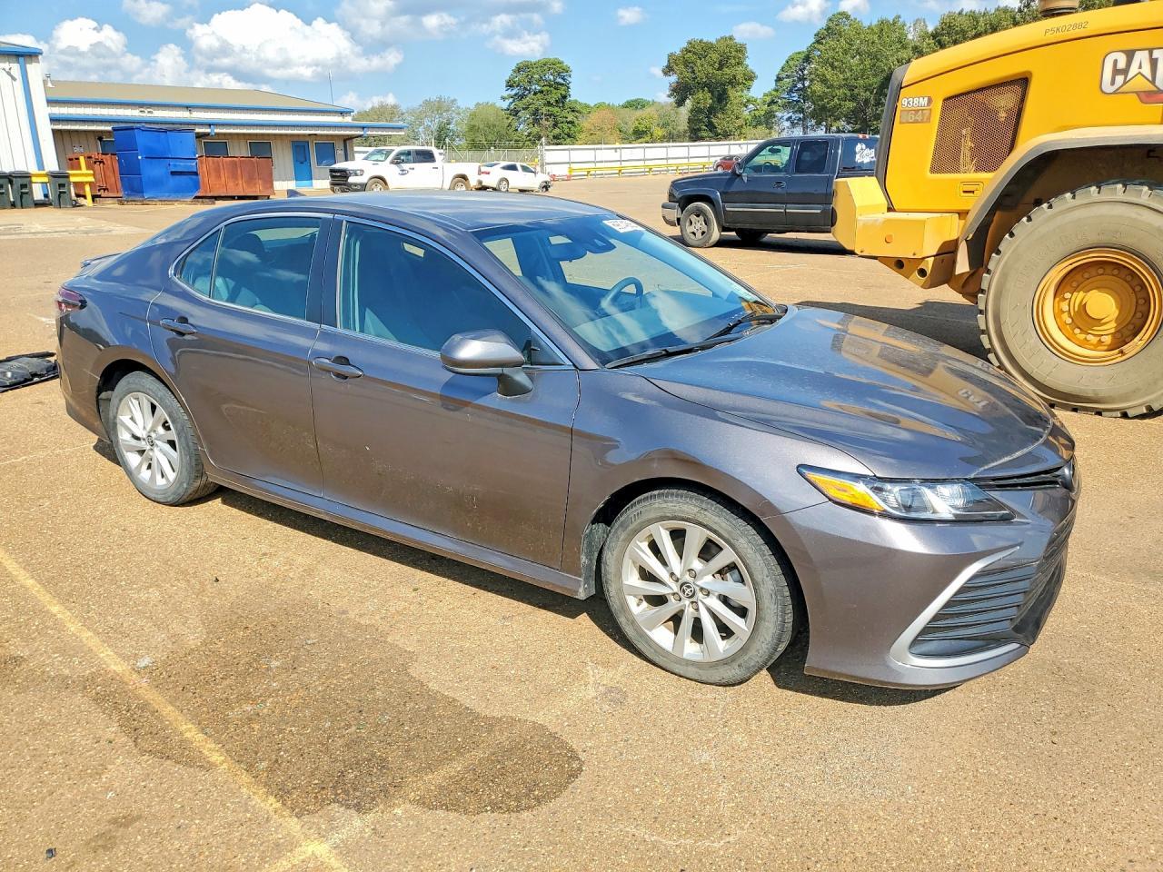 2023 Toyota Camry Le - Image 4