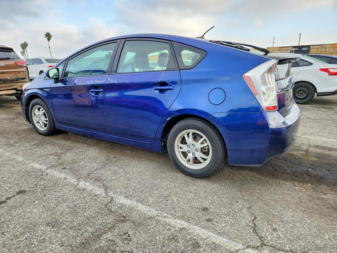 2010 Toyota Prius Iii - Image 2