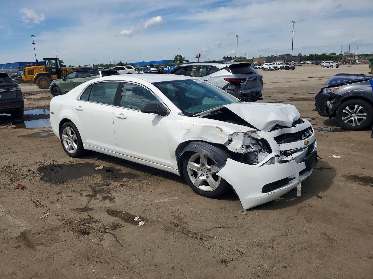 2011 Chev Malibu - Image 4