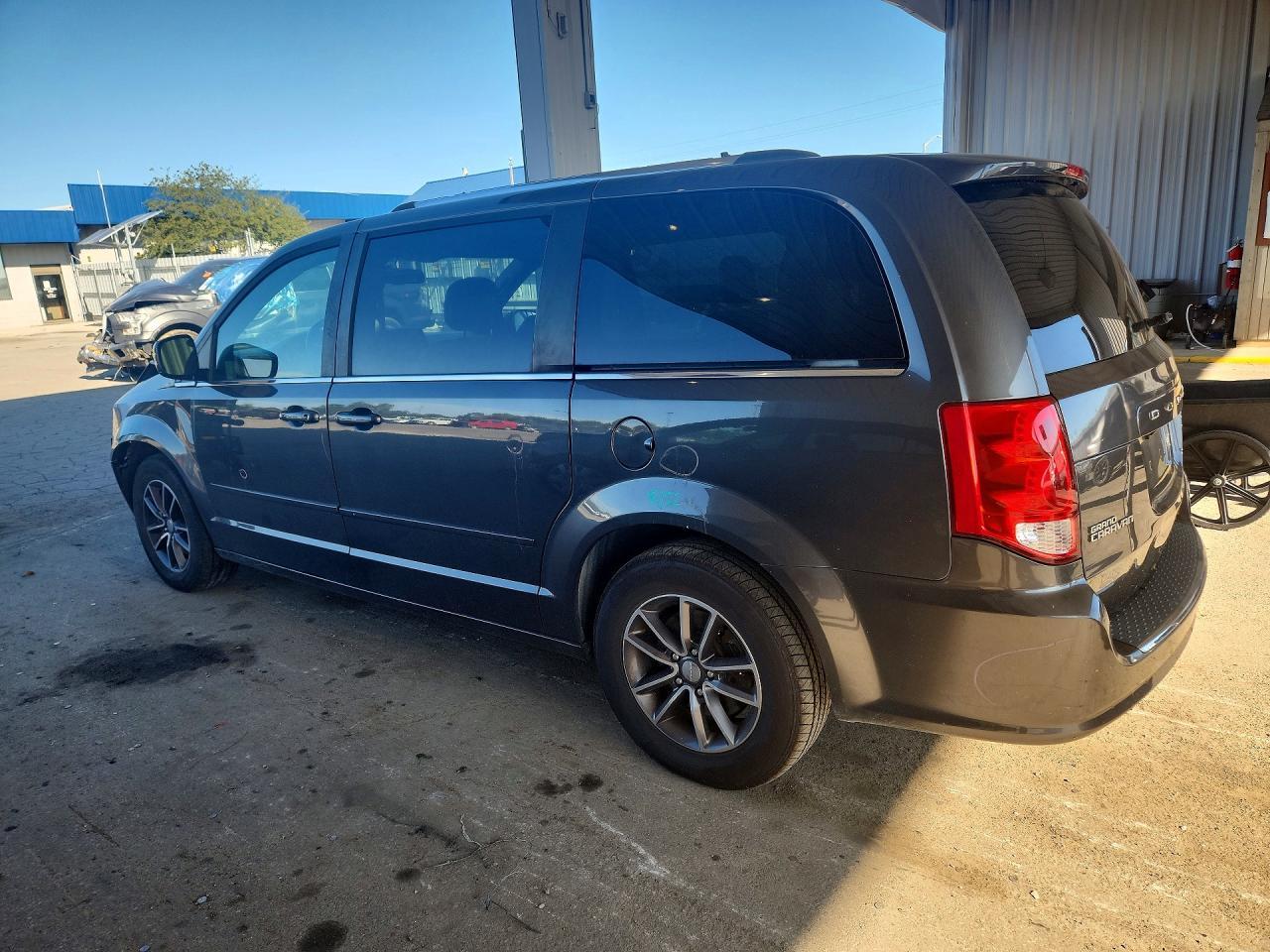 2016 Dodge Grand Caravan Sxt - Фото 2
