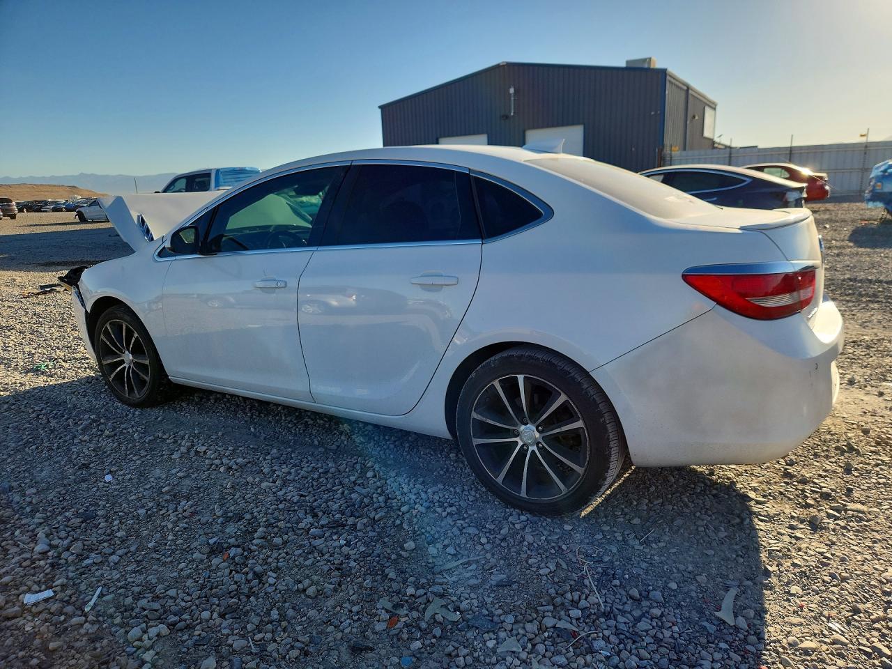 2017 Buick Verano Sport Touring - Фото 2