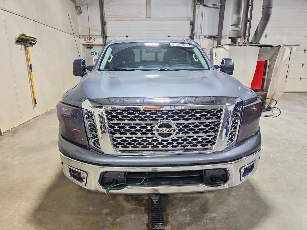 2017 Nissan Titan S - Фото 5