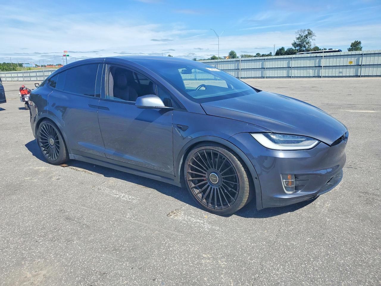 2021 Tesla Model X - Image 4