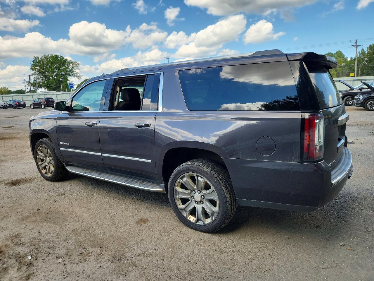 2017 GMC Yukon Xl Denali - Image 2