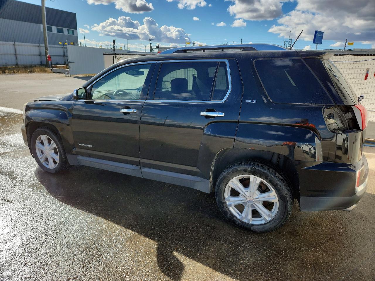 2017 GMC Terrain Slt - Image 2