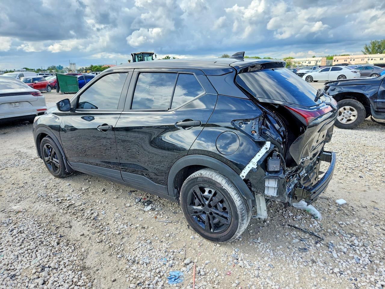 2024 Nissan Kicks S - Фото 2