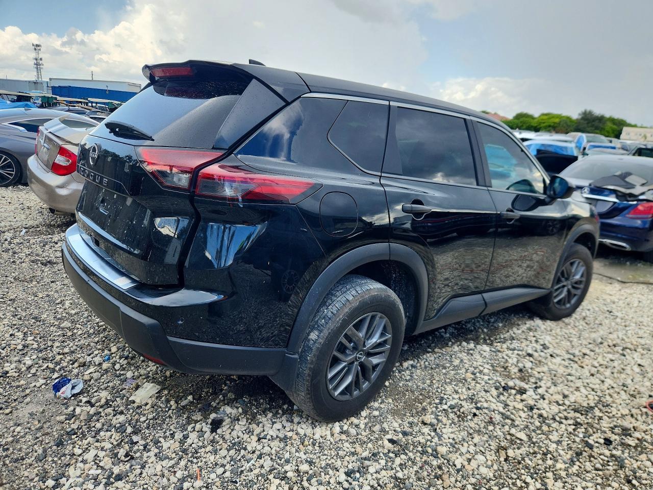 2025 Nissan Rogue S - Фото 3