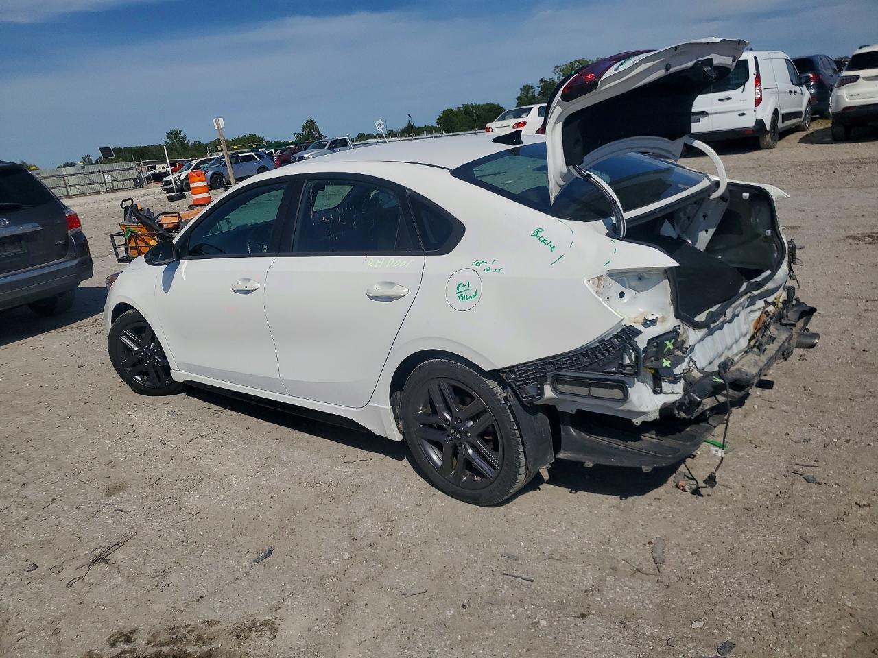 2021 Kia Forte Gt Line - Фото 2