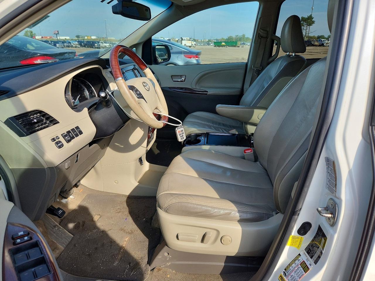 2011 Toyota Sienna Limited 7-Passenger - Фото 7