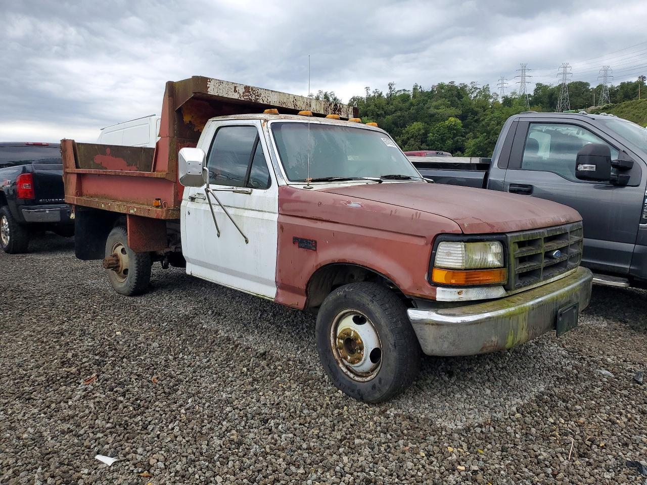 1993 Ford F350 Super Duty Dump Truck - Image 4