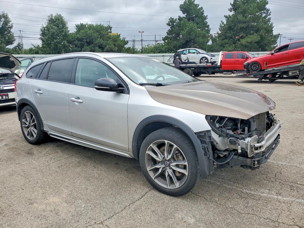 2018 Volvo V60 Cross Country Premier - Фото 4