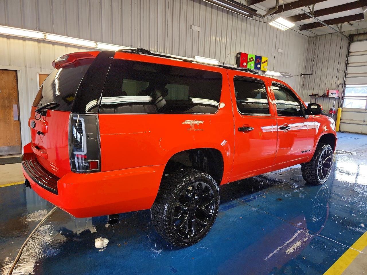2010 Chevrolet Suburban K1500 Lt - Image 3