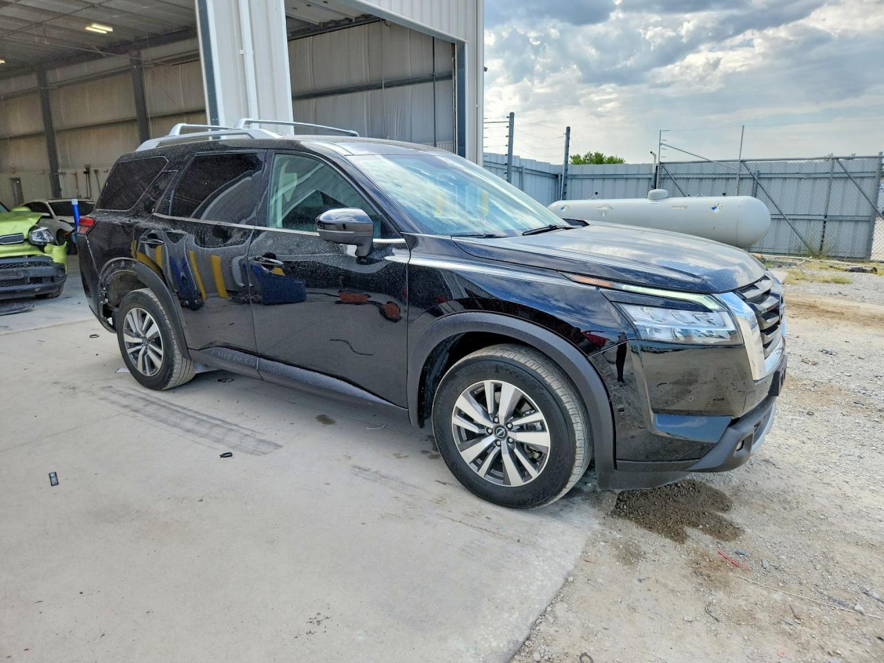 2023 Nissan Pathfinder Sl - Image 4