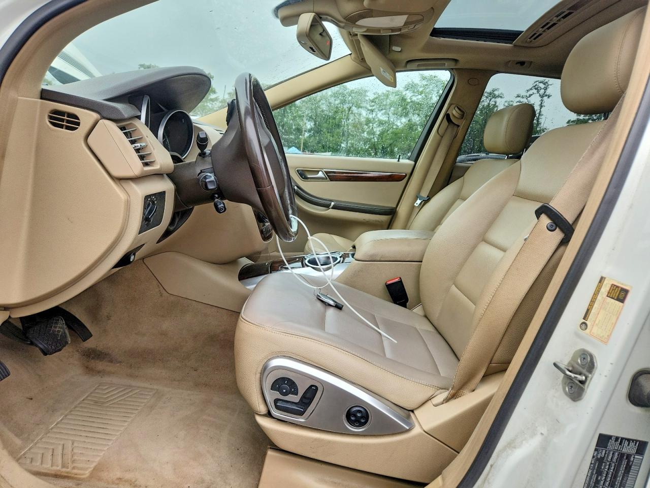 2011 Mercedes-Benz R 350 4Matic - Image 7