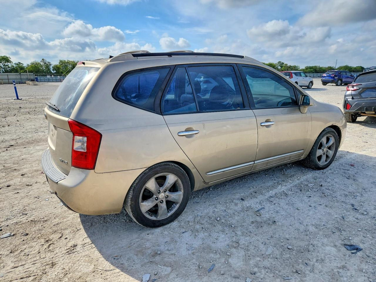2007 Kia Rondo Lx - Фото 3