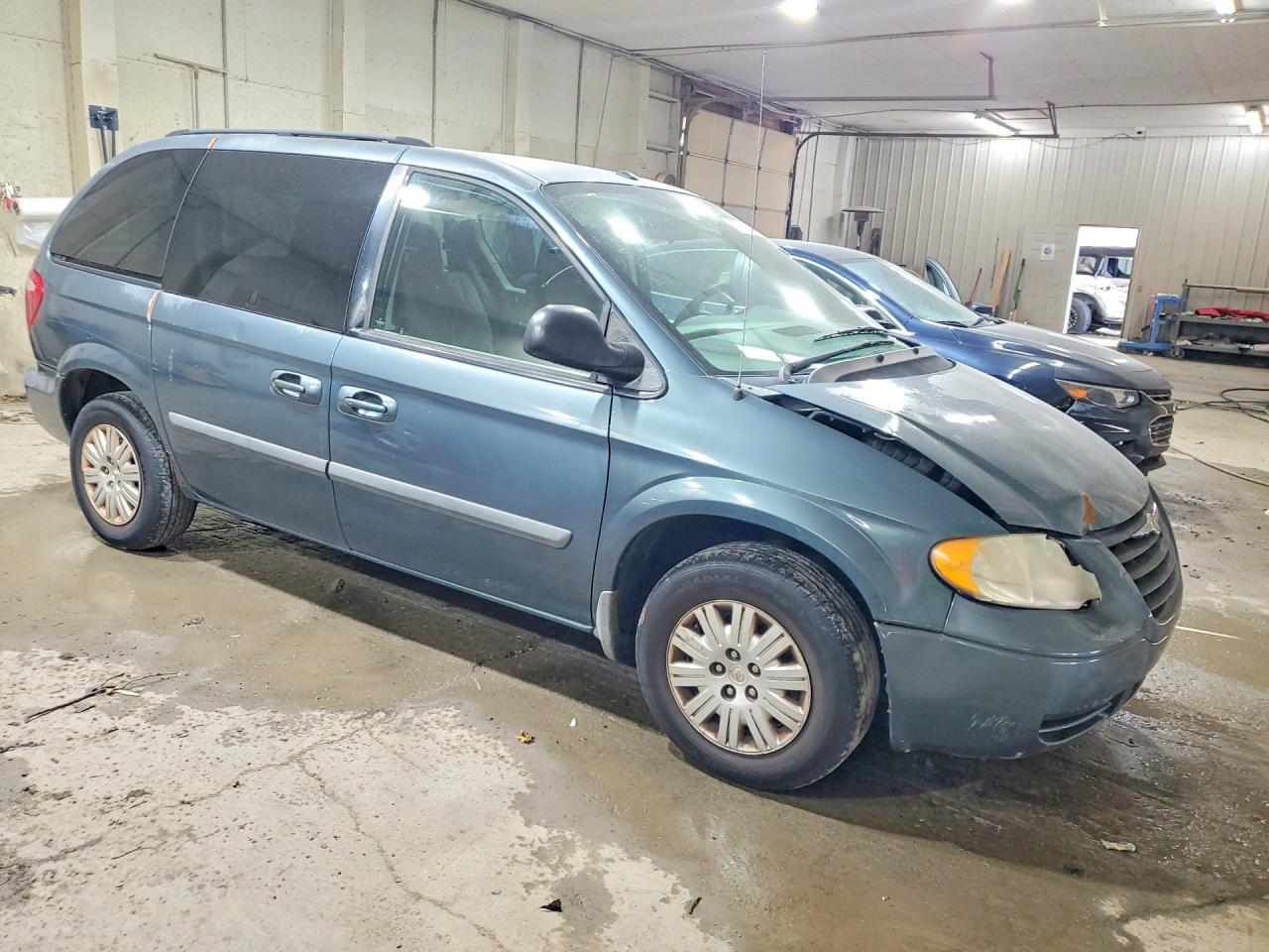 2006 Chrysler Town & Country - Image 4