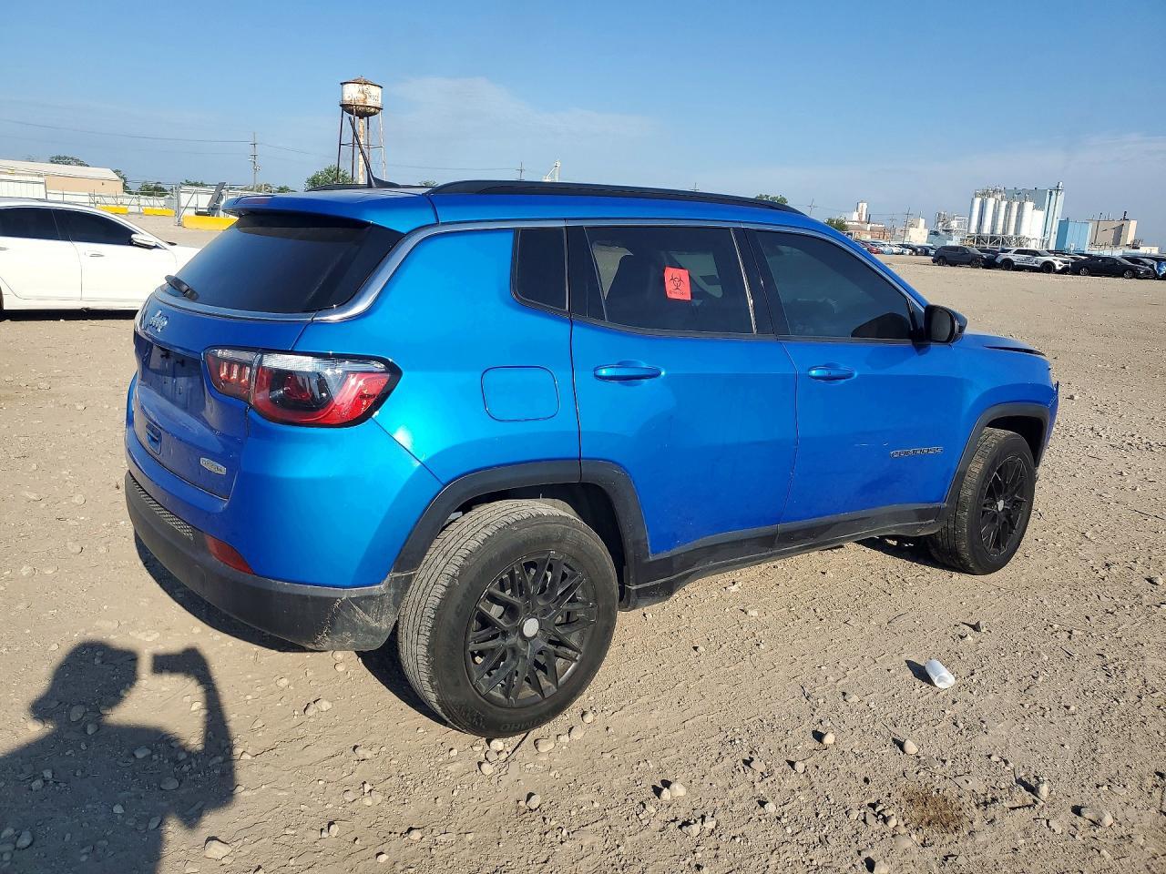 2022 Jeep Compass Latitude - Image 3