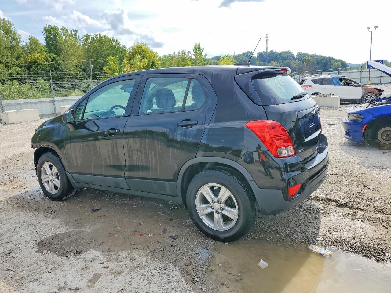 2020 Chevrolet Trax Ls - Image 2