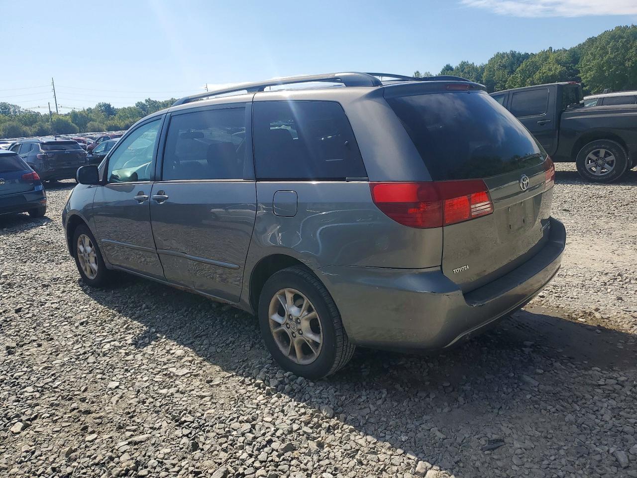 2005 Toyota Sienna Le - Image 2