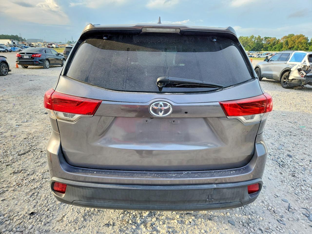 2017 Toyota Highlander Xle - Image 6