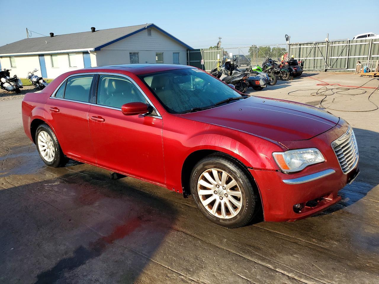2013 Chrysler 300 - Image 4