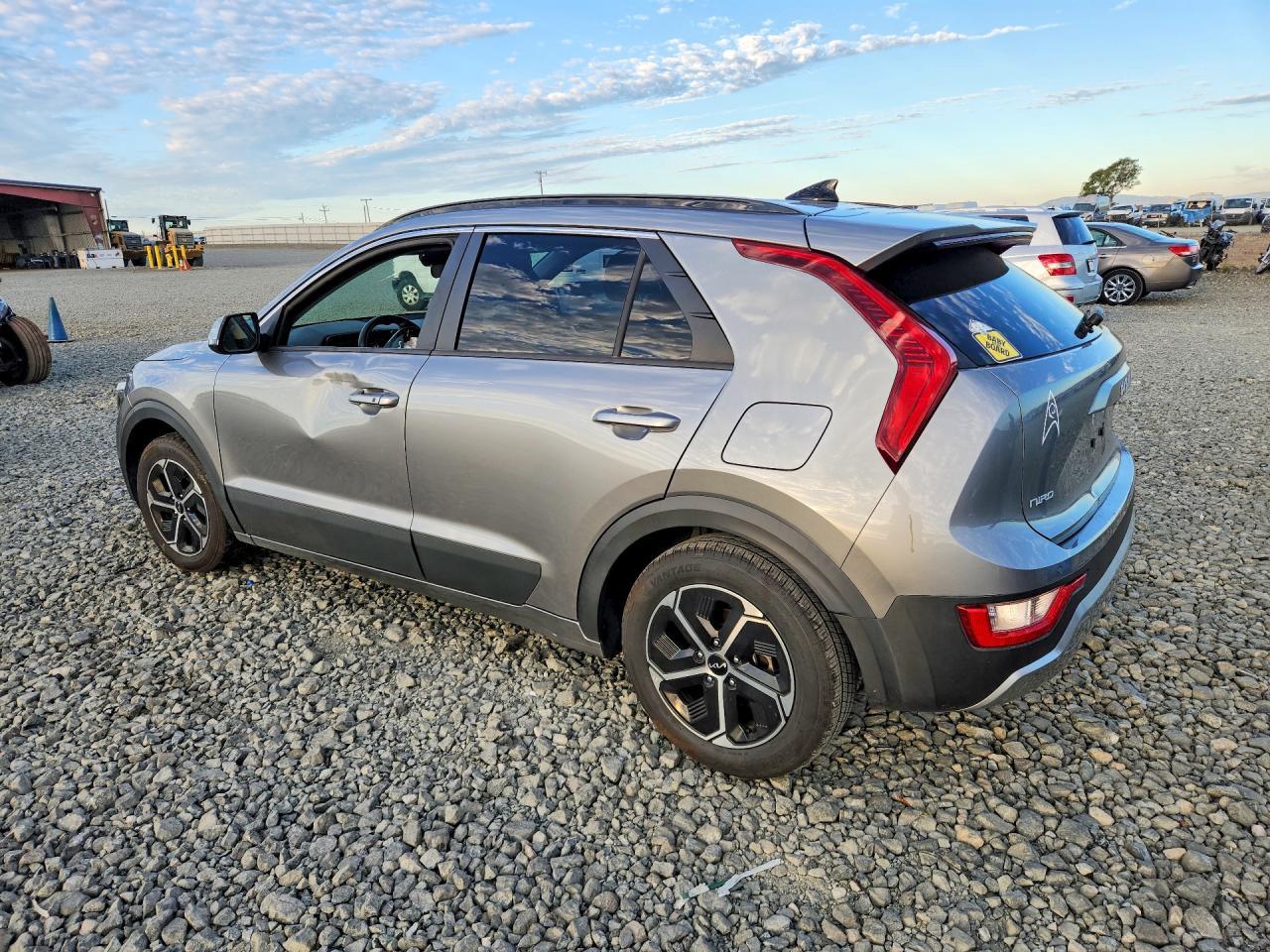 2023 Kia Niro Ex - Image 2