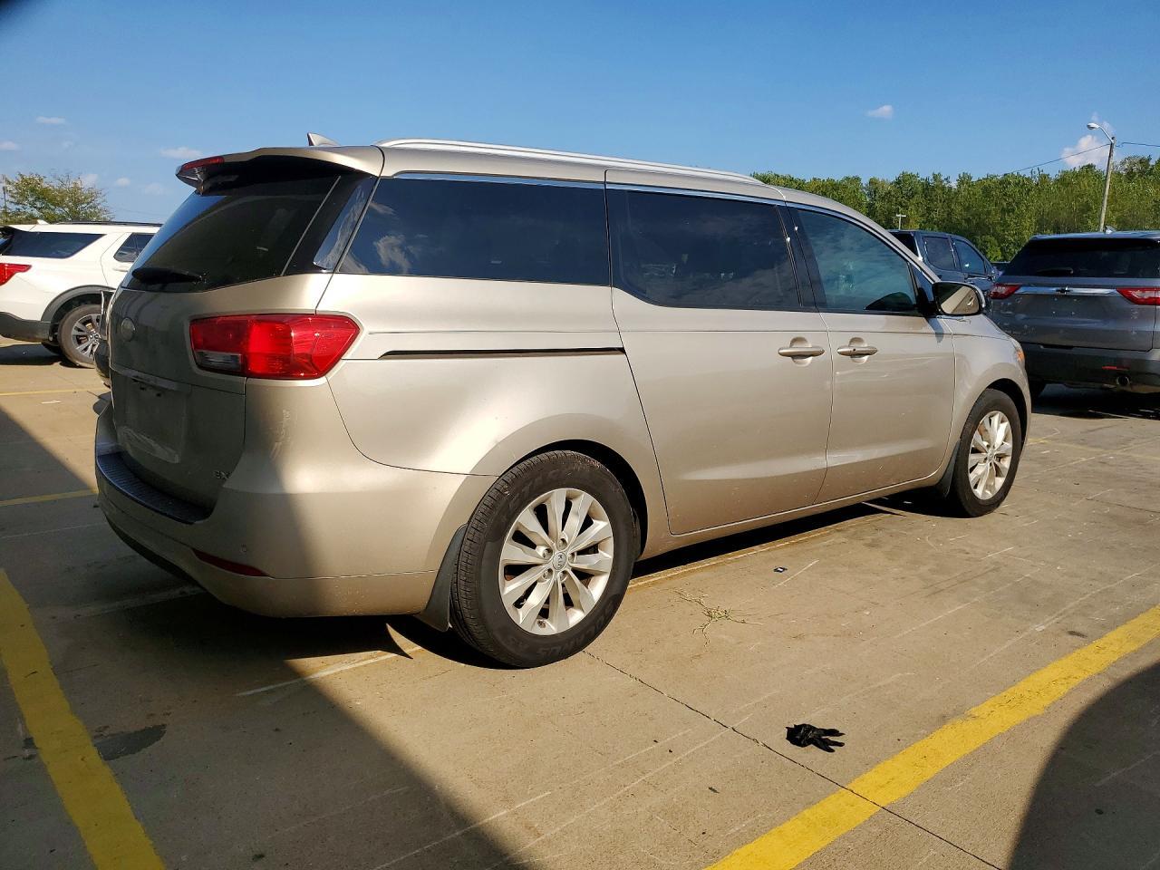 2017 Kia Sedona Ex - Image 3