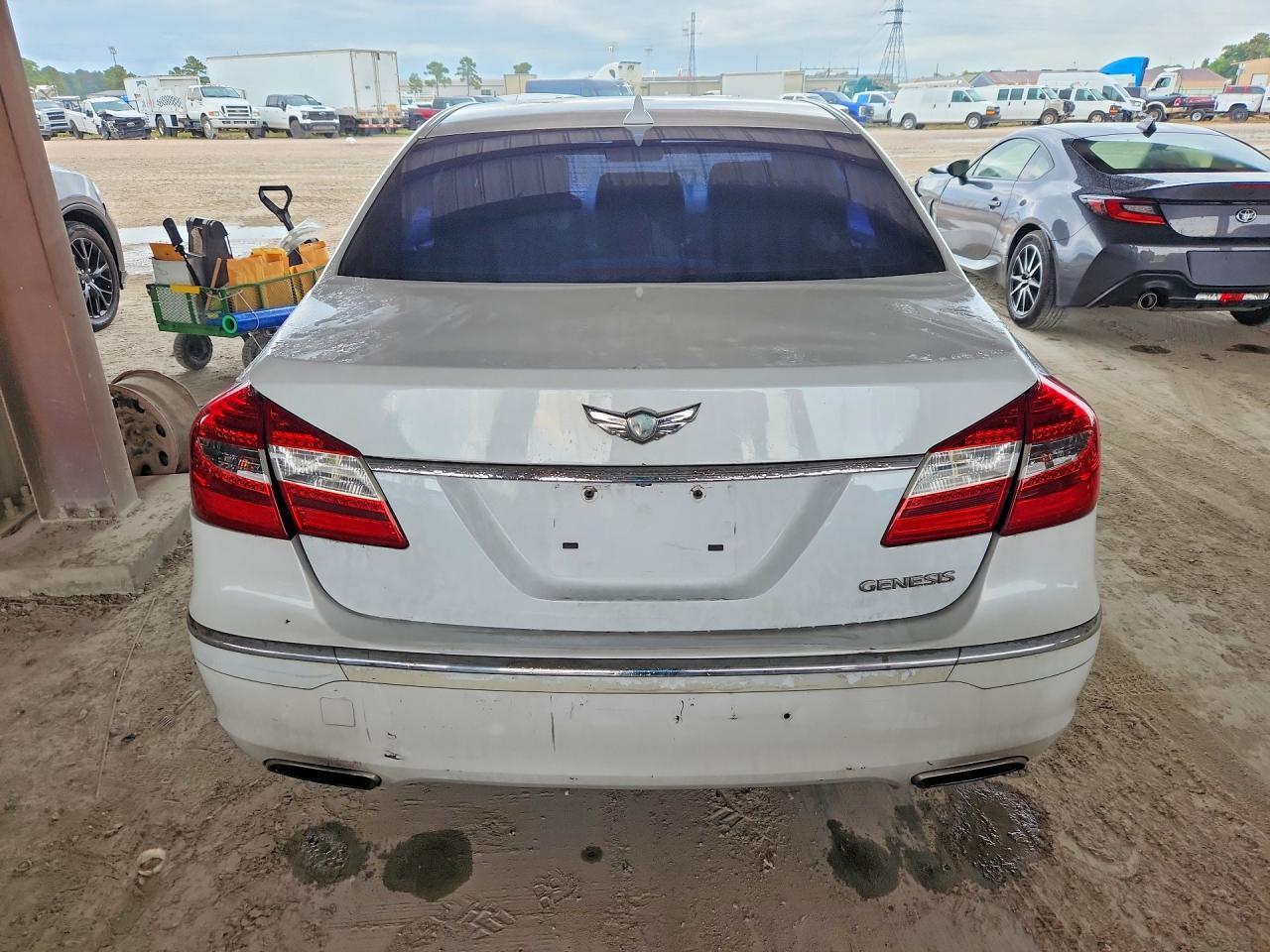 2013 Hyundai Genesis 3.8L - Фото 6