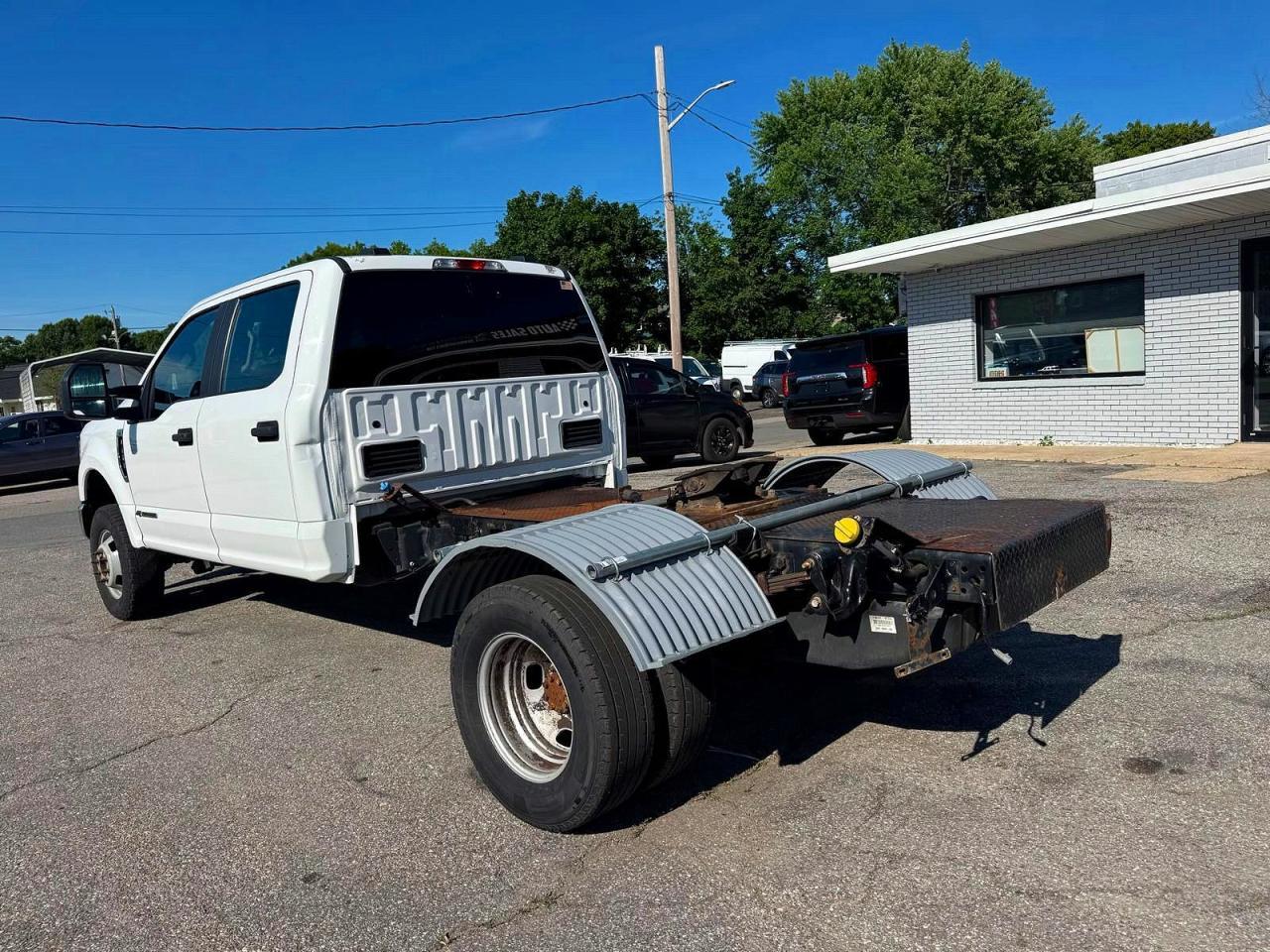2021 Ford F350 Super Duty - Image 3