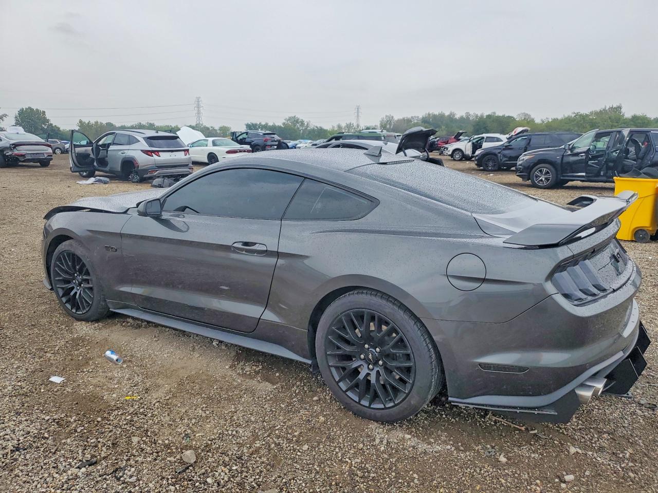 2020 Ford Mustang Gt - Фото 2