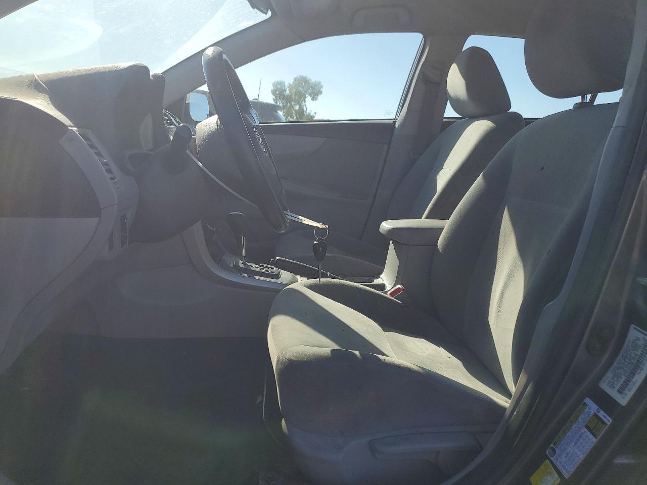 2013 Toyota Corolla L - Фото 7
