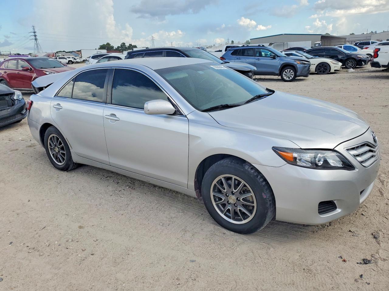 2010 Toyota Camry Le - Image 4