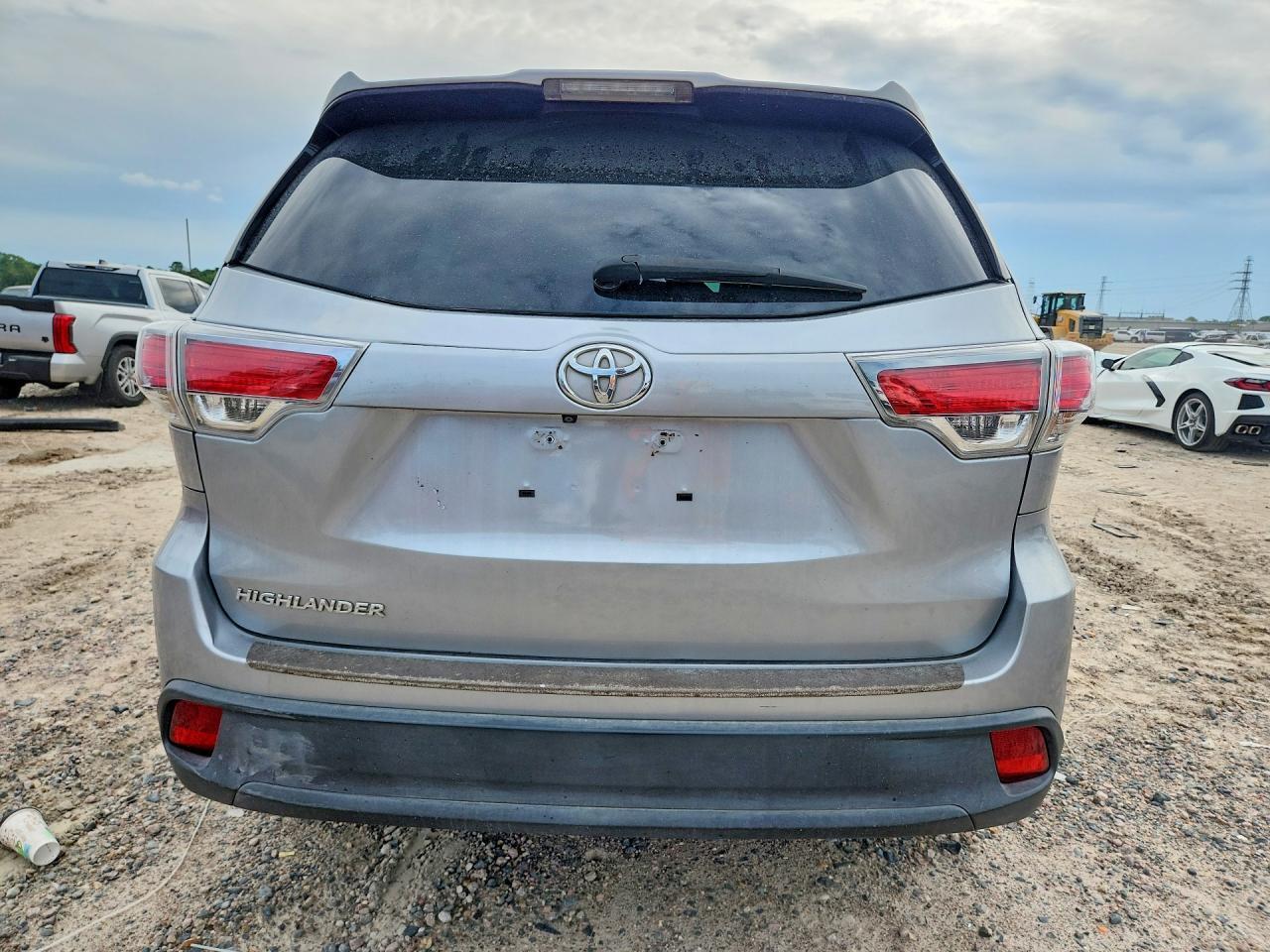 2016 Toyota Highlander Le - Image 6