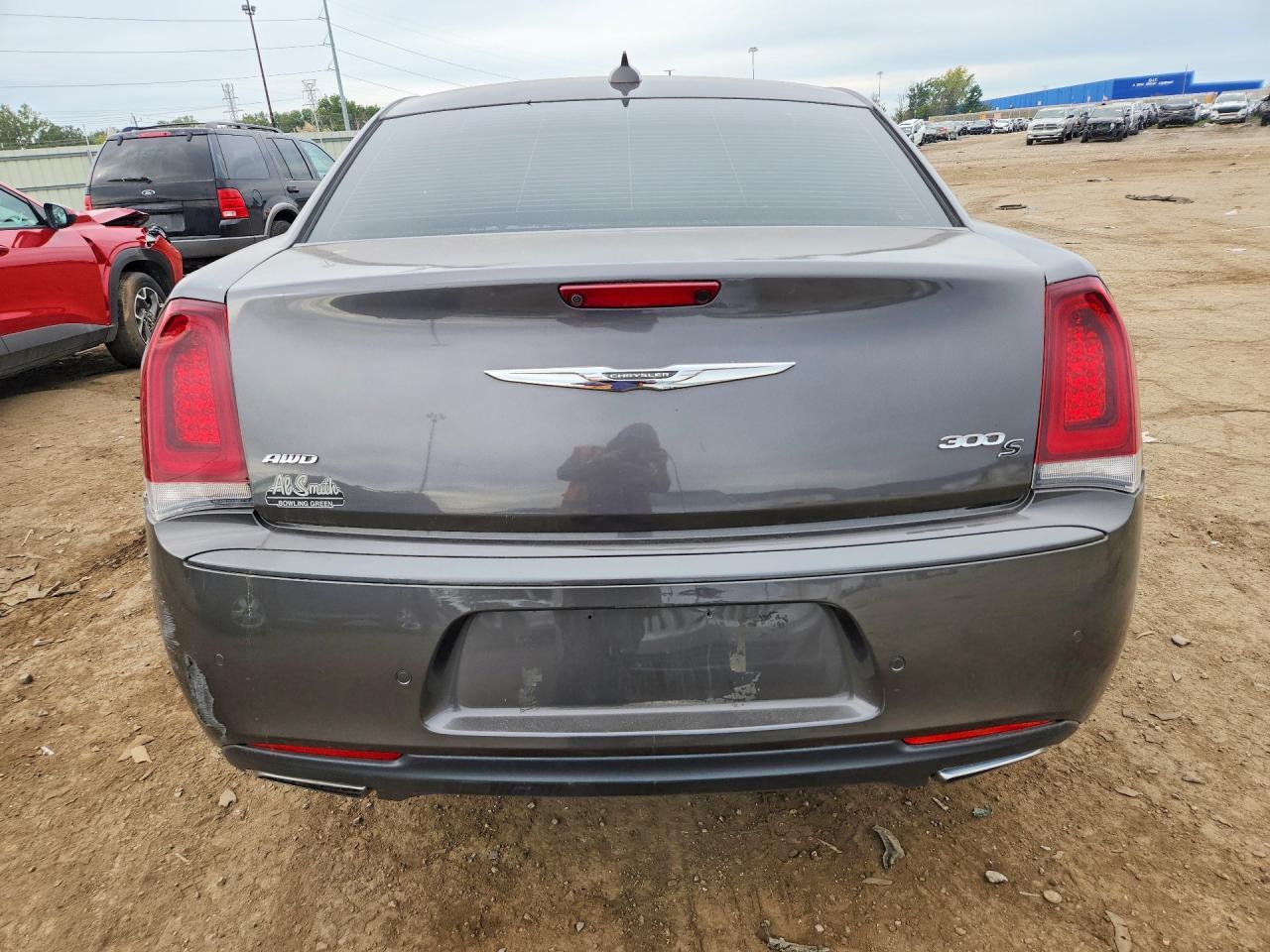 2017 Chrysler 300 S - Фото 6