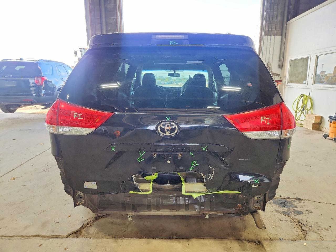2013 Toyota Sienna Le - Image 6