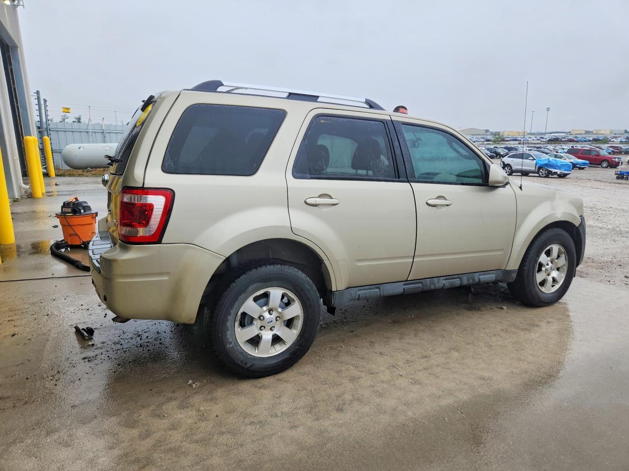 2012 Ford Escape Limited - Image 3