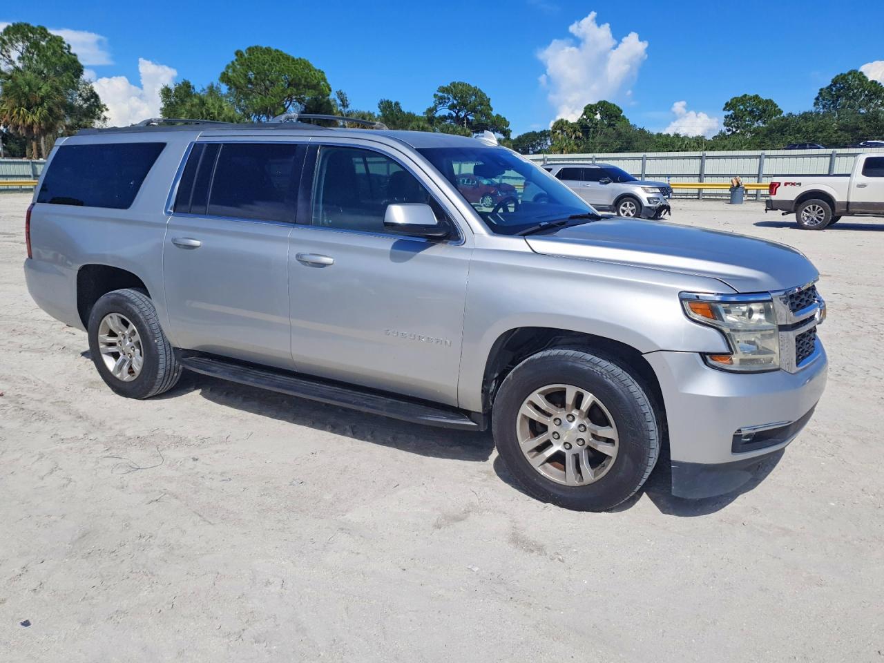 2019 Chevrolet Suburban C1500 Lt - Image 4