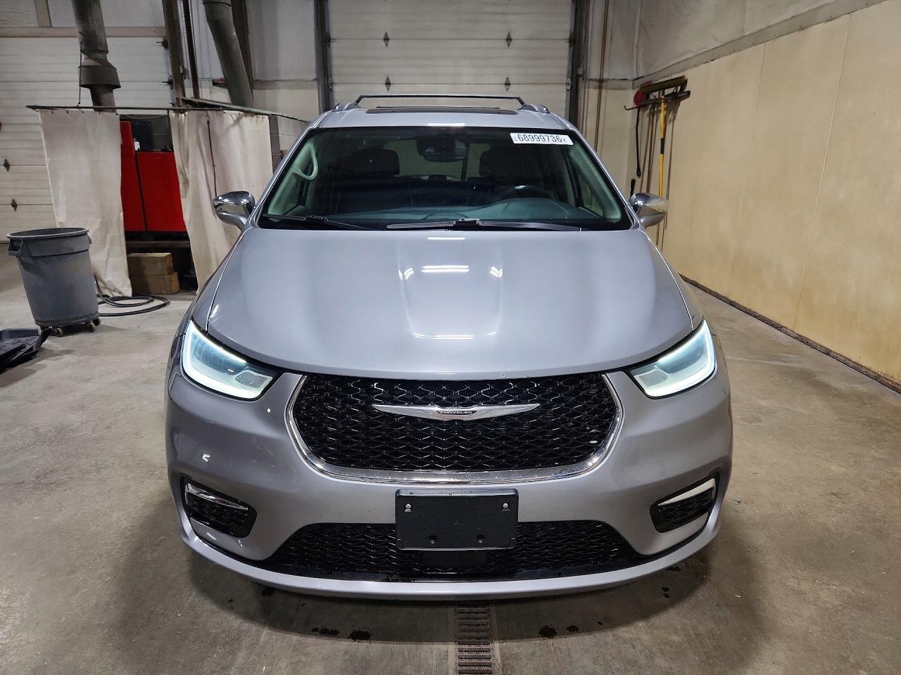 2021 Chrysler Pacifica Limited - Image 5