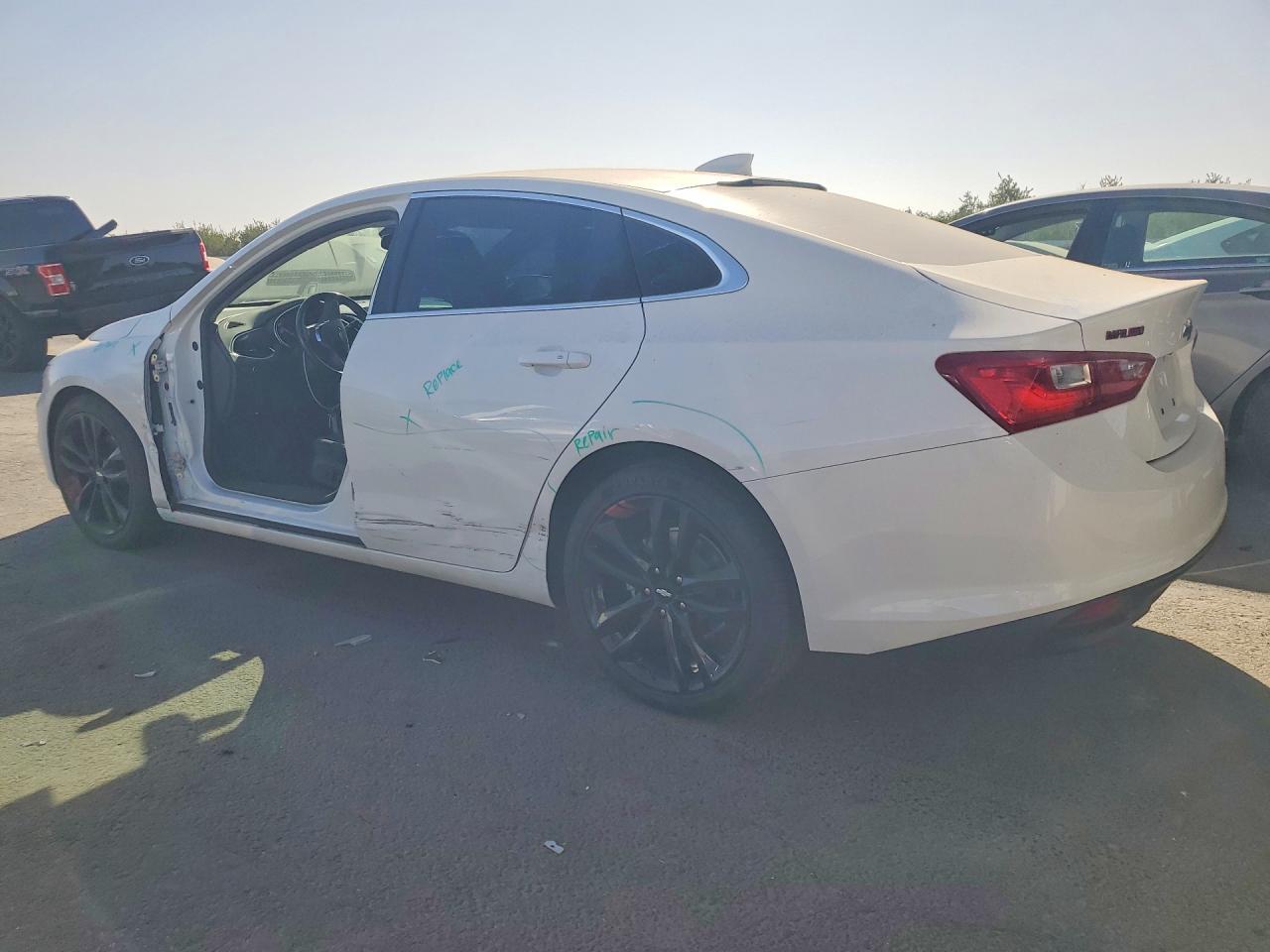 2018 Chevrolet Malibu Lt - Image 2