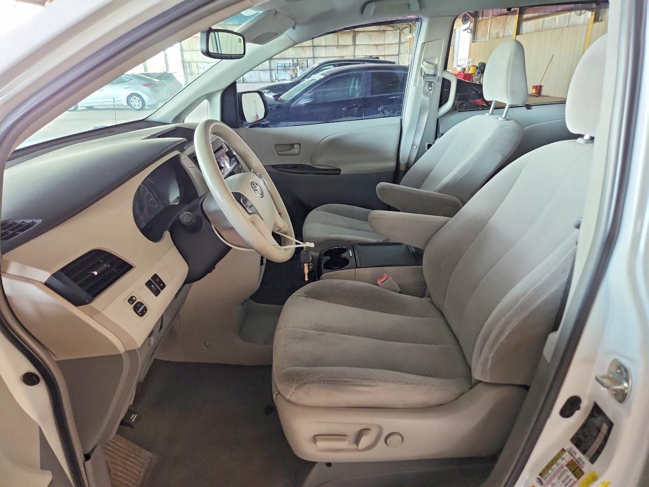 2013 Toyota Sienna Le - Фото 7