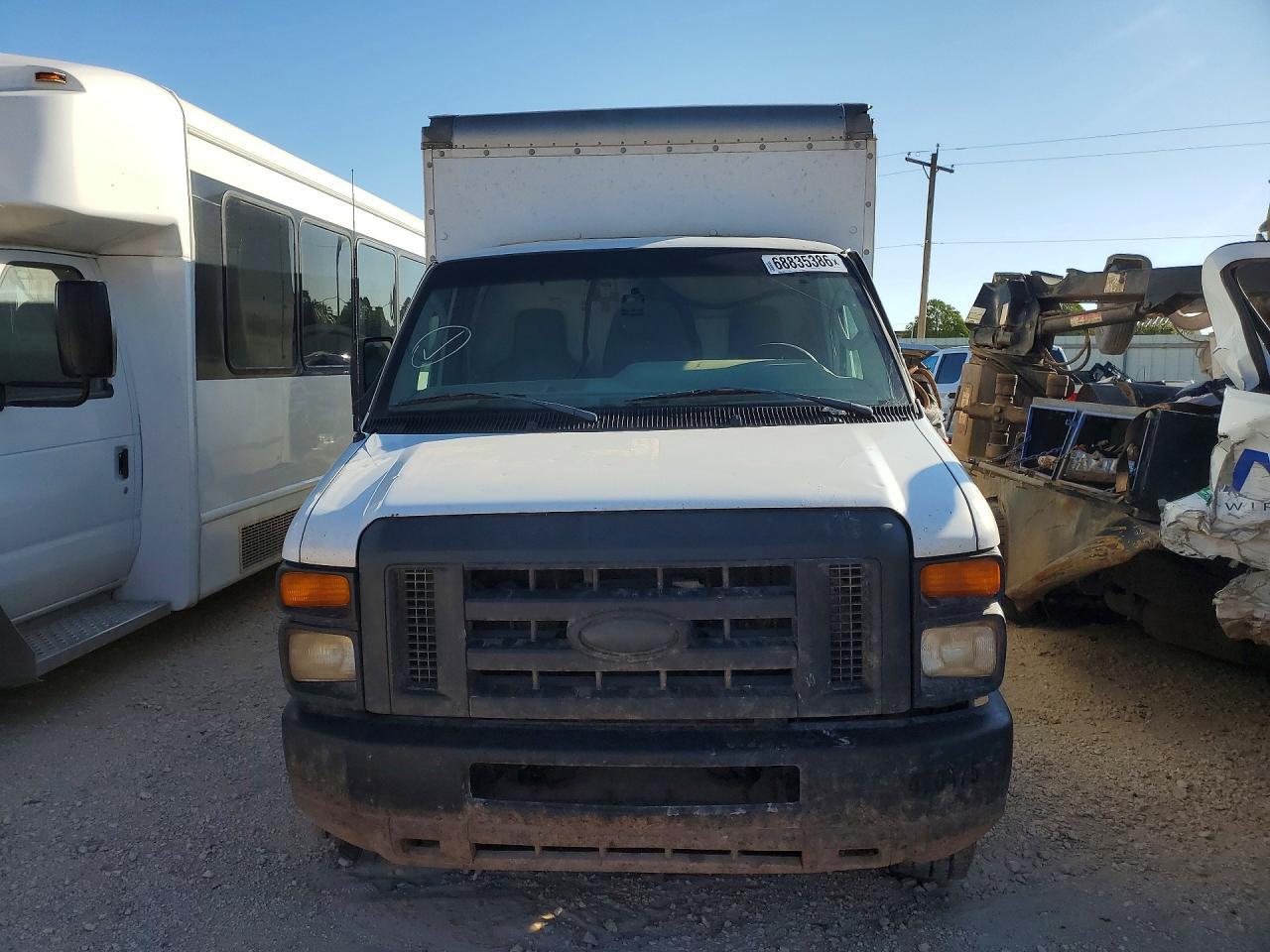 2014 Ford Econoline E350 Super Duty Cutaway Van - Фото 5