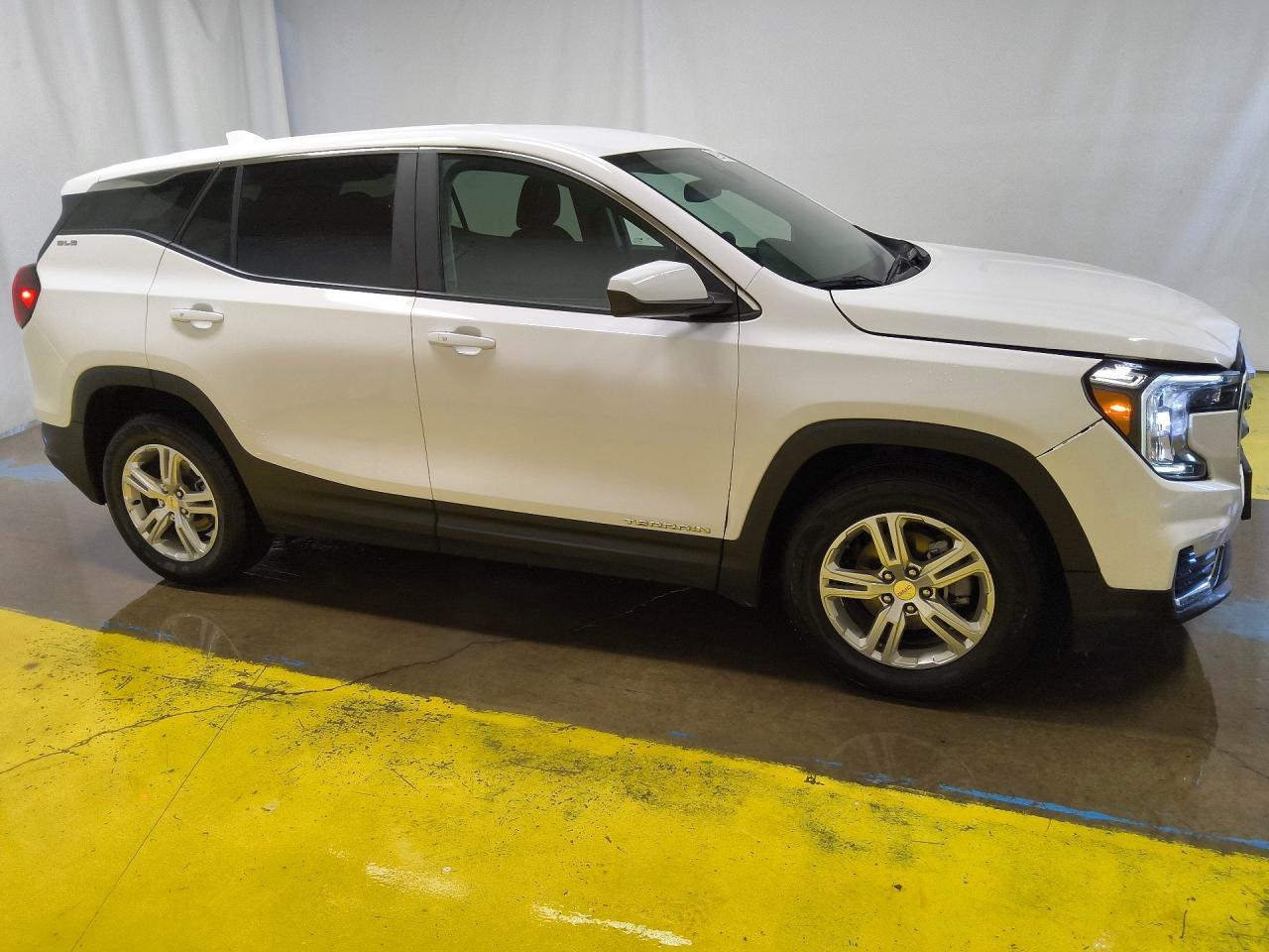 2024 GMC Terrain Sle - Image 4