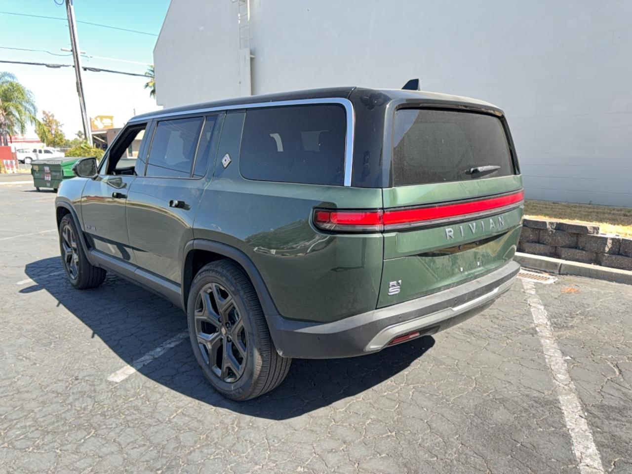 2026 Rivian R1S Adventure - Фото 3