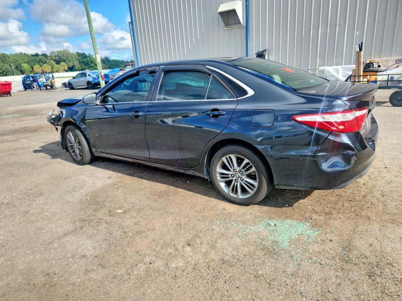 2015 Toyota Camry Se - Image 2