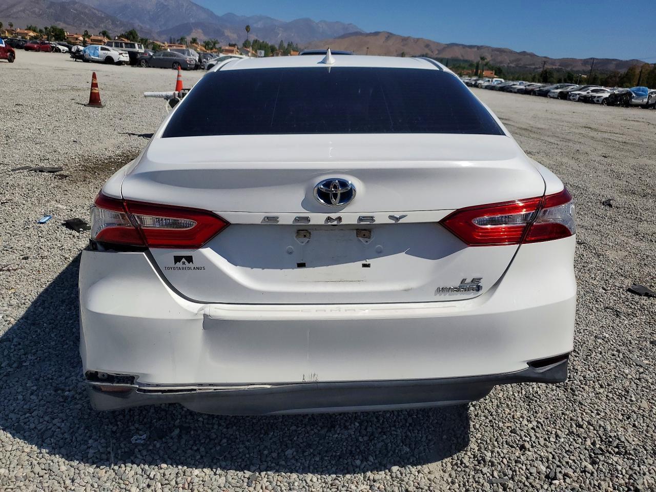 2020 Toyota Camry Le - Фото 6