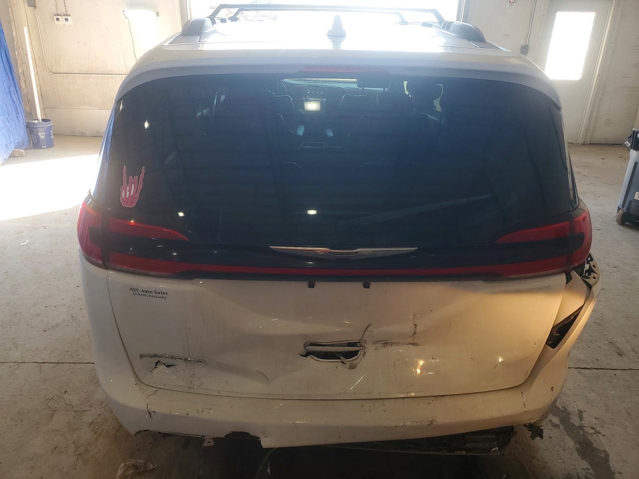 2022 Chrysler Pacifica Touring L - Image 6