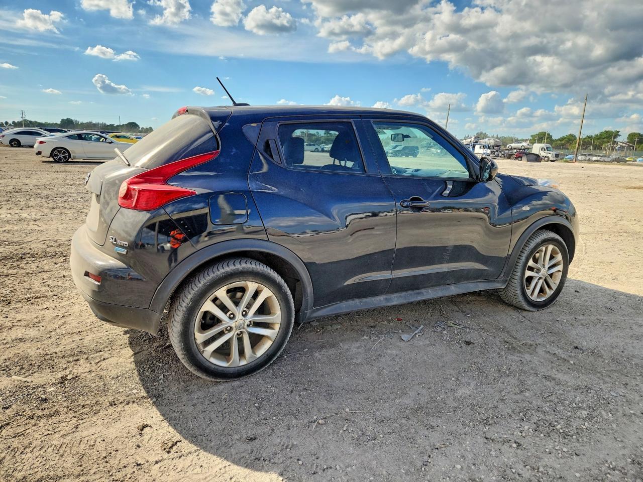 2013 Nissan Juke S - Image 3